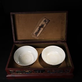 A pair of Exquisite Famille Rose Flower Pattern Bowl