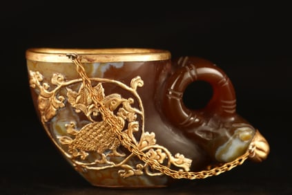 A Rare Gold Wrapped Agate Horn-Shaped Cup