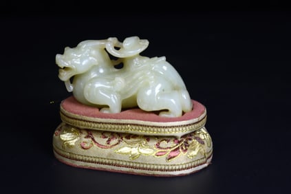 A Exquisite Hotan Jade Auspicious Beast Ornament