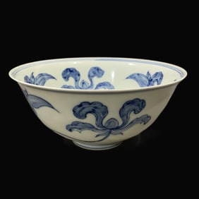 A Exquisite Blue and White Interlocking Lotus Flower Pattern Bowl