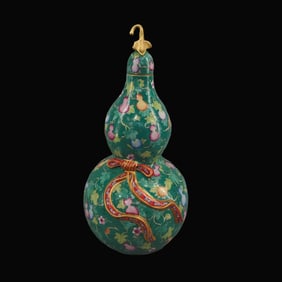 Famille-Rose Green Glazed Fine incised Carving Gourd-Shaped Vase
