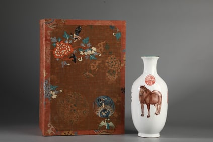 Famille-Rose Horse Pattern Vase
