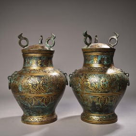 A pair of Exquisite Gold Inlaid Bronze Dragon Pattern Vase