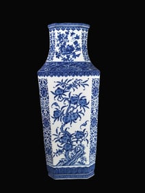 A Exquisite Blue and White Lotus Flower Fruit Pattern Vase