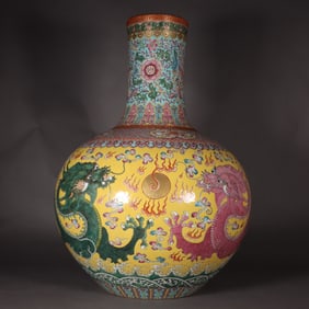 Famille-Rose Dragon Pattern Vase