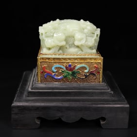 A Exquisite Hotan Jade Auspicious Beast Seal