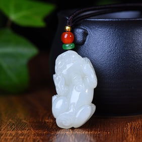 A Exquisite Hotan Jade Auspicious Beast Pendant