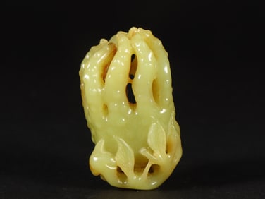An Exquisite Yellow Jade Bergamot Pattern Ornament