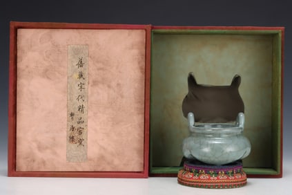 An Exquisite Guan yao Double-Ears and Tripod Censer