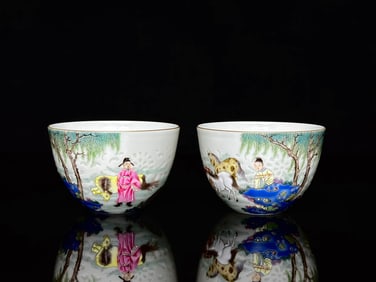 An Exquisite Famille-Rose Painted Gold Character and Story Pattern Cup