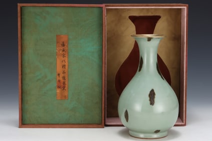 An Exquisite Long quan yao Painted Gold Vase