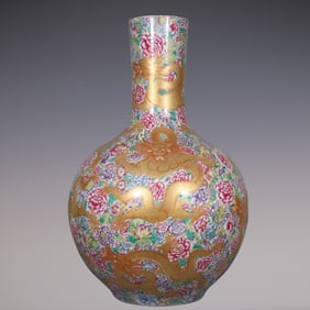 An Exquisite Famille-Rose Painted Gold Flower Pattern Dragon Pattern Vase