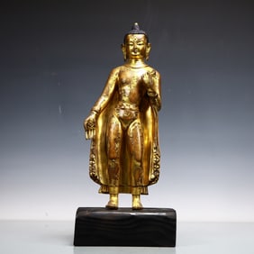 A Exquisite Gilt Bronze Statue of Sakyamuni