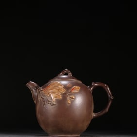 An Exquisite Purple Sands Flower Pattern Teapot
