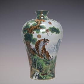 An Exquisite Enamel Auspicious Beast Pattern with poem Vase