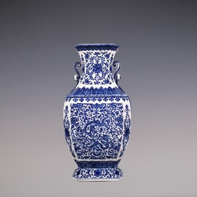 An Exquisite Blue and White Lotus Pattern Dragon Pattern Double-Ears Vase