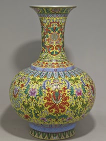 An Exquisite Famille-Rose Lotus Pattern Vase