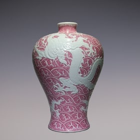 An Exquisite Ruby red-Glazed Dragon Pattern Seawater Pattern Vase