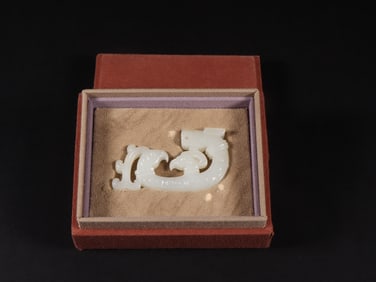 An Exquisite White Jade Dragon and Phoenix Pattern Ornament