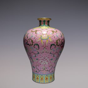 An Exquisite Famille-Rose Lotus Pattern Vase