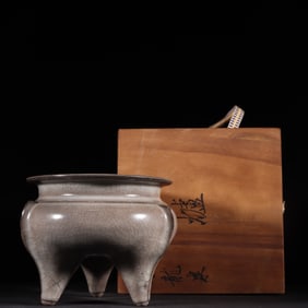 An Exquisite Long quan yao Tripod Censer