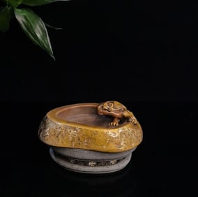 An Exquisite Shoushan Stone Auspicious Beast Patternwith poem Brush Washer