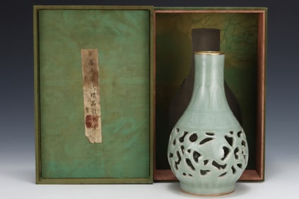 An Exquisite Long quan yao Painted Gold Vase