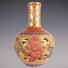 An Exquisite Enamel Dragon Pattern Vase