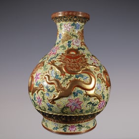 An Exquisite Famille-Rose Painted Gold Dragon Pattern Lotus Pattern Vase