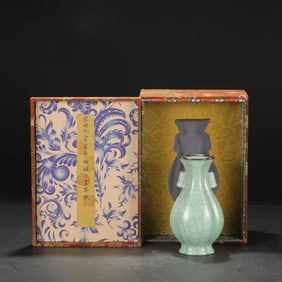 An Exquisite Guan yao Celadon Glazed Double-Ears Vase