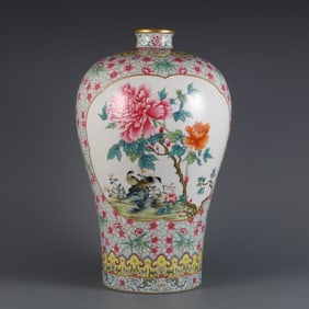 An Exquisite Famille-Rose Green Ground Painted Gold Lotus Pattern Flower and Bird Pattern Vase