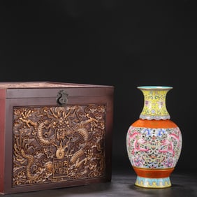 An Exquisite Enamel Lotus Pattern Dragon Pattern Flower Pattern Vase