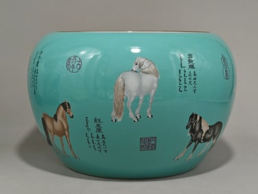 An Exquisite Famille-Rose Green Ground Horse Pattern Jar