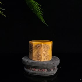 An Exquisite Shoushan Stone Landscape and Figure Pattern Seal Ornament