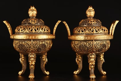 An Exquisite Gilt Bronze Lotus Pattern Bats Pattern Double-Ears and Tripod Censer
