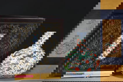 An Exquisite Wucai Lotus Pattern Dragon Pattern Seawater Pattern Vase