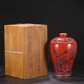 An Exquisite Blue and White Flower Pattern Lotus Pattern Vase