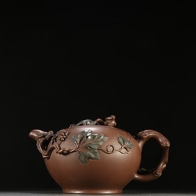 An Exquisite Purple Sands Squirrel and Grapes Pattern Teapot