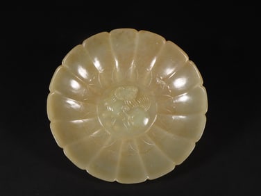 An Exquisite White Jade Auspicious Beast Pattern Plate