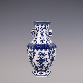 An Exquisite Blue and White Flower and Fruit Pattern Seawater Pattern Double-Ears Vase