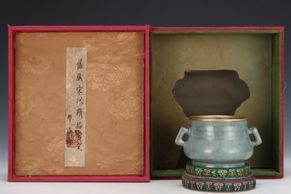 An Exquisite Guan yao Painted Gold Double-Ears Censer