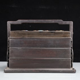 A Exquisite Eaglewood Flower Pattern Box