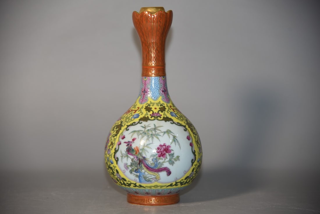 A Exquisite Yellow Ground Famille-Rose Gilt Flower and Bird Pattern Vase