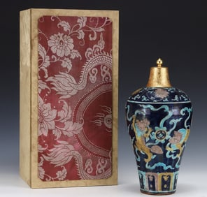 Fahua Glazed Lion Pattern Vase