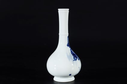 A Exquisite Blue and White Flower and Bird Pattern Vase