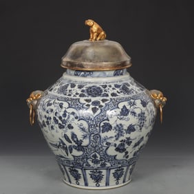 Blue and White Gilt Silver Melon and Butterfly Pattern Beast-Ears Jar With a lid