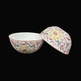 A Exquisite A pair of Famille-Rose Interlocking Lotus Pattern Cups