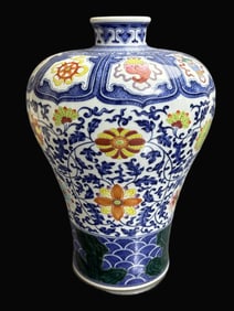 A Exquisite Blue and White Famille-Rose Flower and Eight Treasures Pattern Vase