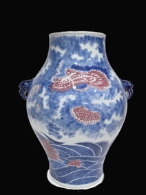 A Exquisite Blue and White Underglaze-Red Dragon Pattern Vase