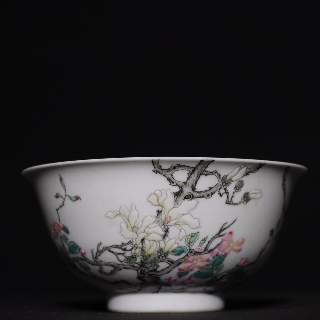 A Exquisite Famille-Rose Flower Pattern Bowl (1 of 9)